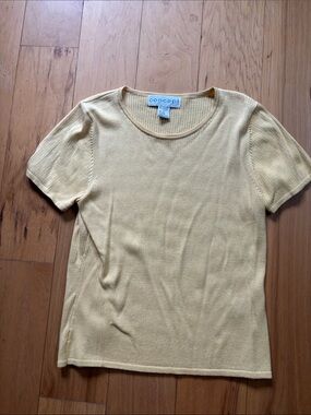 Concept silk blend Yellow Short Sleeve Knit Top size Medium